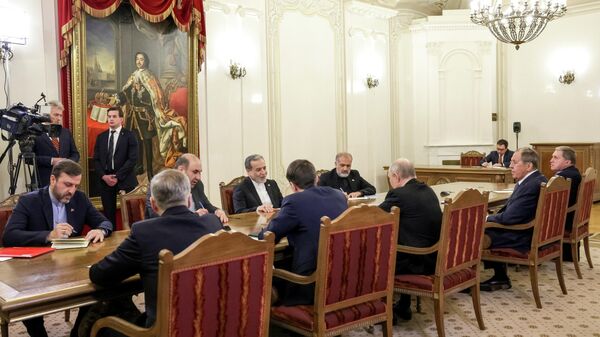 Russian President Vladimir Putin and Iranian Foreign Minister Abbas Araghchi - Sputnik International