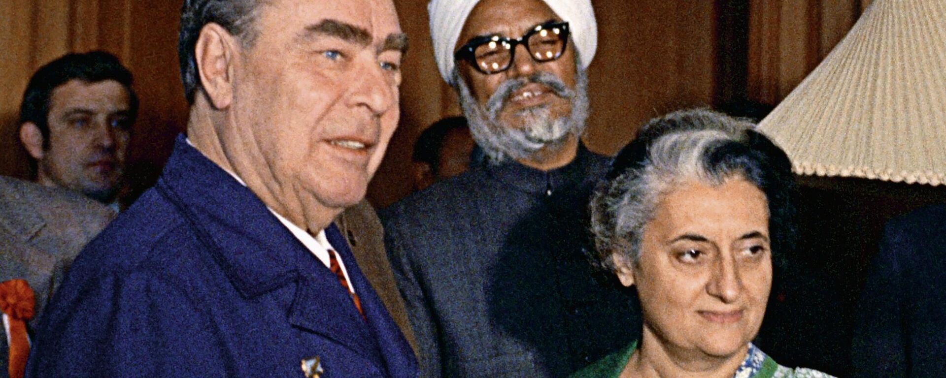 USSR Communist Party General Secretary Leonid Brezhnev and Indian Prime Minister Indira Gandhi before the start of talks. - Sputnik International, 1920, 27.04.2026