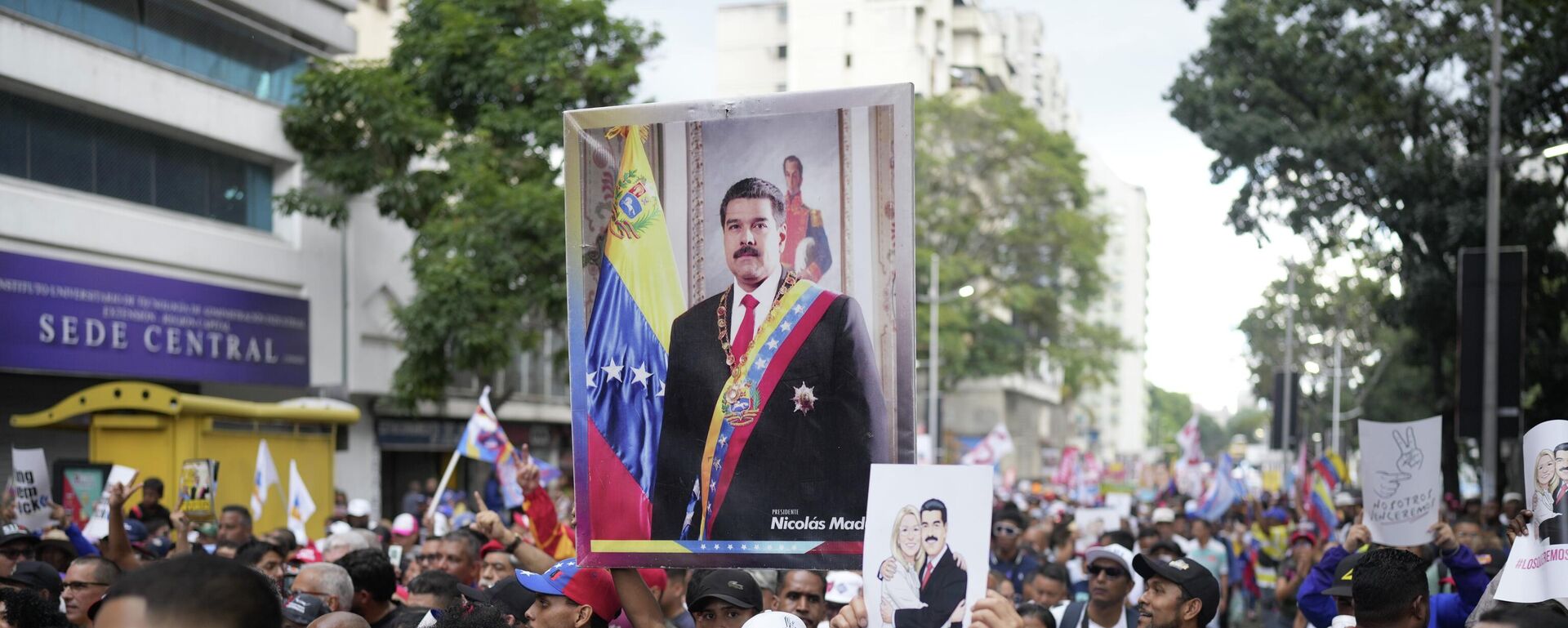 Government supporters carry portrait of former President Nicolas Maduro during a rally marking the anniversary of the 1958 coup that overthrew Venezuelan dictator Marcos Pérez Jiménez, in Caracas, Venezuela, Jan. 23, 2026.  - Sputnik International, 1920, 28.04.2026