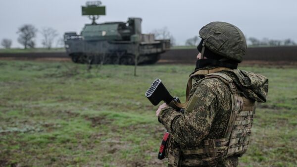 A Russian serviceman of the Dnepr Group of Forces serving a Tor-M2 surface-to-air missile system at a combat position in the Zaporozhye sector of the front line amid Russia's military operation in Ukraine. - Sputnik International