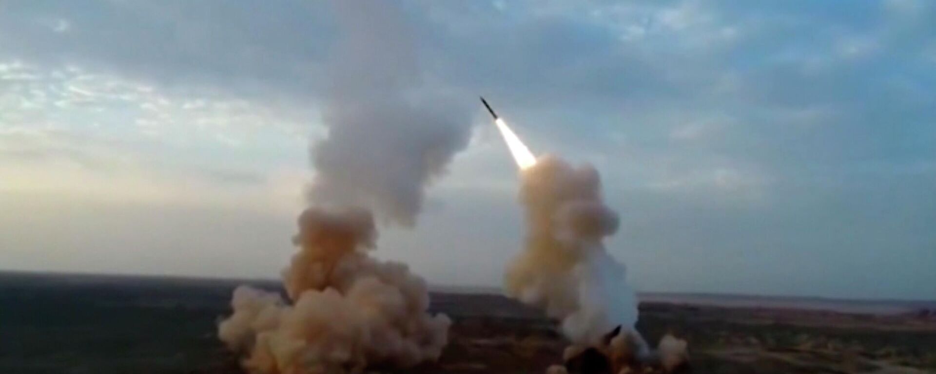 This video grab shows launching underground ballistic missiles by the Iranian Revolutionary Guard during a military exercise - Sputnik International, 1920, 08.05.2026