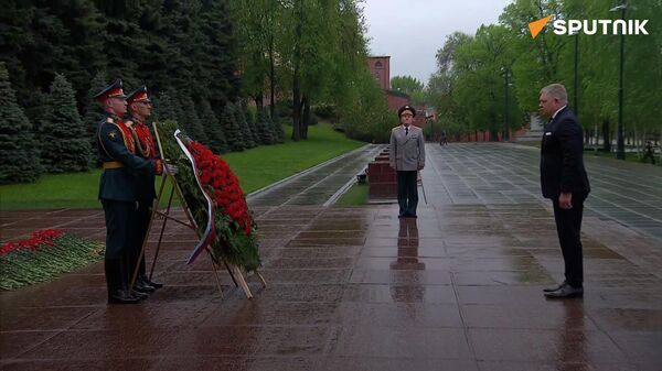 Slovak PM Fico lays wreath at the Tomb of the Unknown Soldier in Moscow - Sputnik International