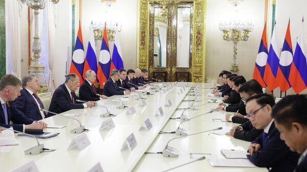 Lao President Thongloun Sisoulith at a meeting with Russian President Vladimir Putin - Sputnik International