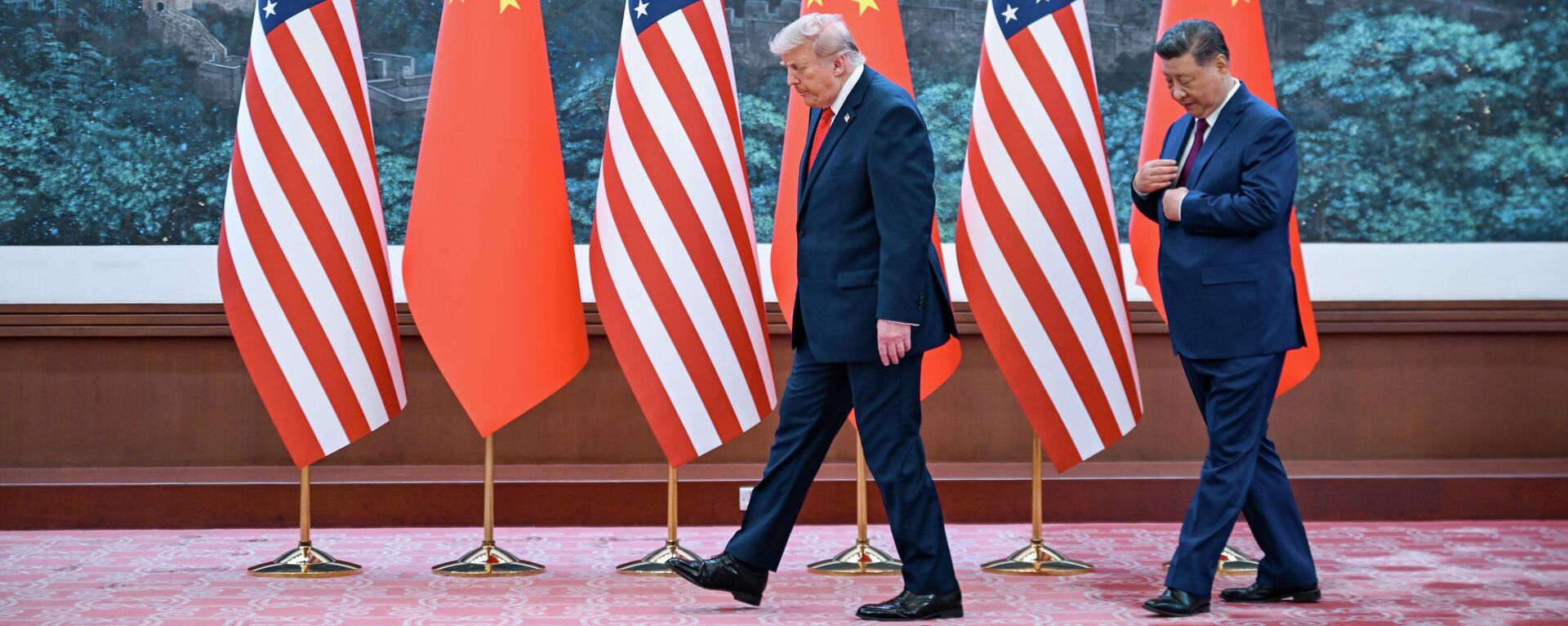 Chinese President Xi Jinping, right, and US President Donald Trump meet at the Great Hall of the People in Beijing,  May 14, 2026.  - Sputnik International, 1920, 15.05.2026