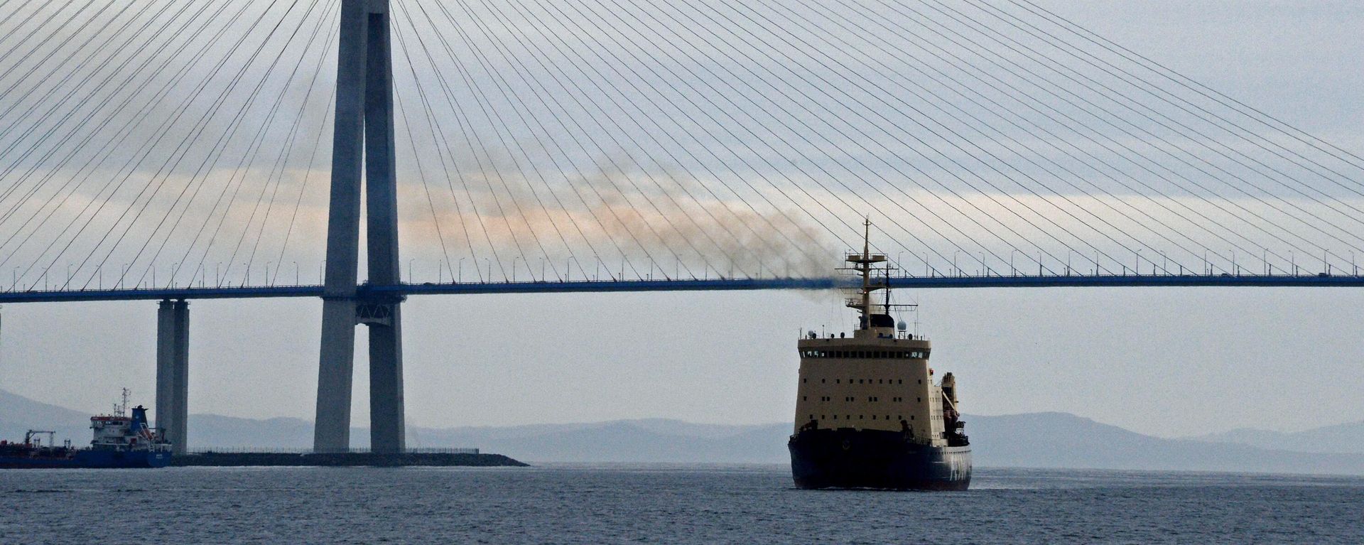 FESCO icebreaker Krasin sails through Vladivostok’s Eastern Bosphorus Strait after completing Arctic navigation missions escorting vessels along the Northern Sea Route. - Sputnik International, 1920, 03.09.2026