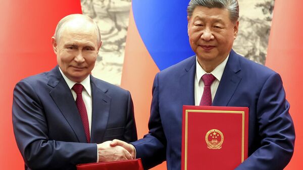 Russian President Vladimir Putin and  Chinese President Xi Jinping - Sputnik International