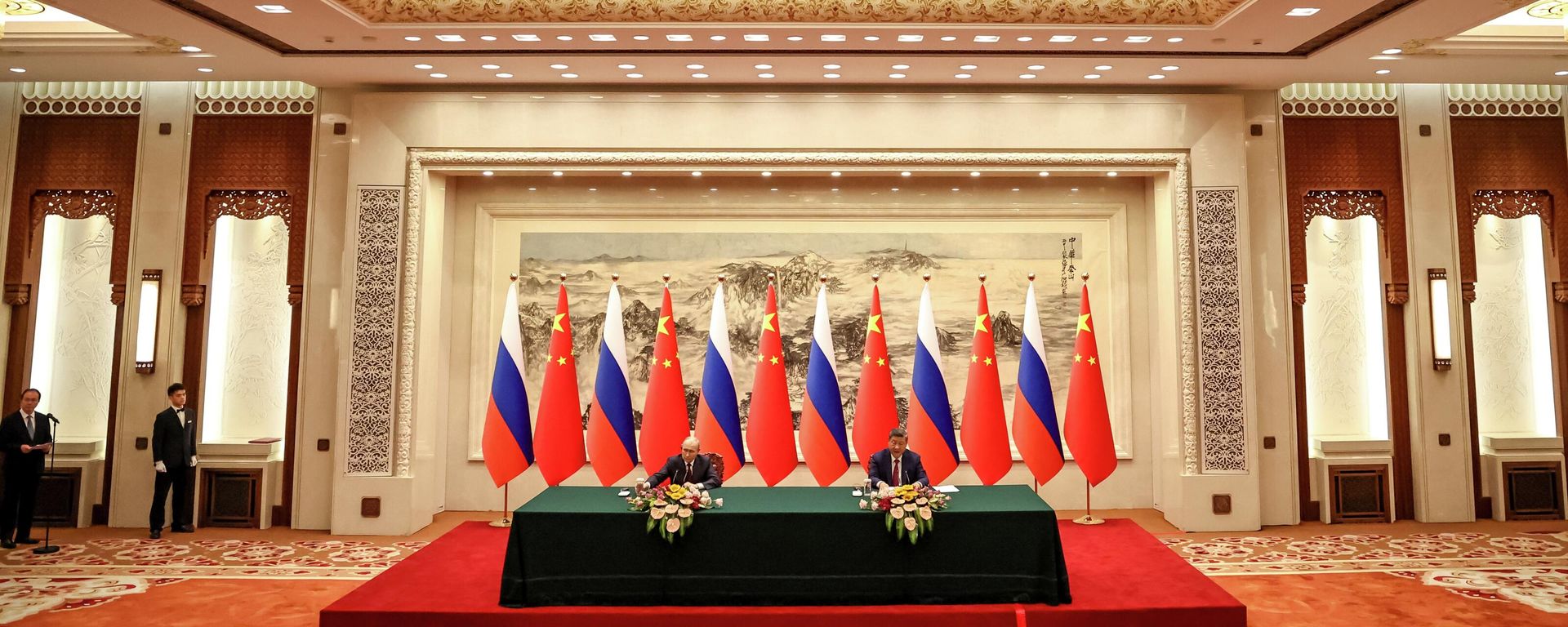 Russian President Vladimir Putin and Chinese President Xi Jinping at the Great Hall of the People in Beijing during a ceremony signing cooperation documents. - Sputnik International, 1920, 04.09.2026