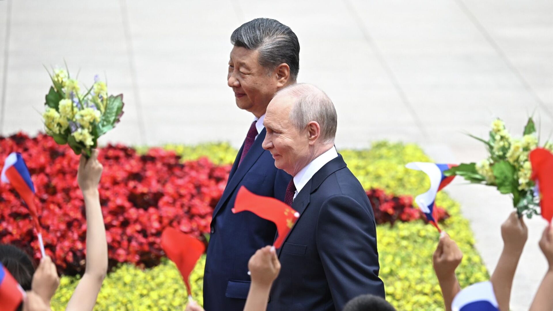 Russian President Vladimir Putin and Chinese President Xi Jinping during a meeting in Beijing. Russian President Vladimir Putin and Chinese President Xi Jinping during a meeting in Beijing. - Sputnik International, 1920, 20.05.2026