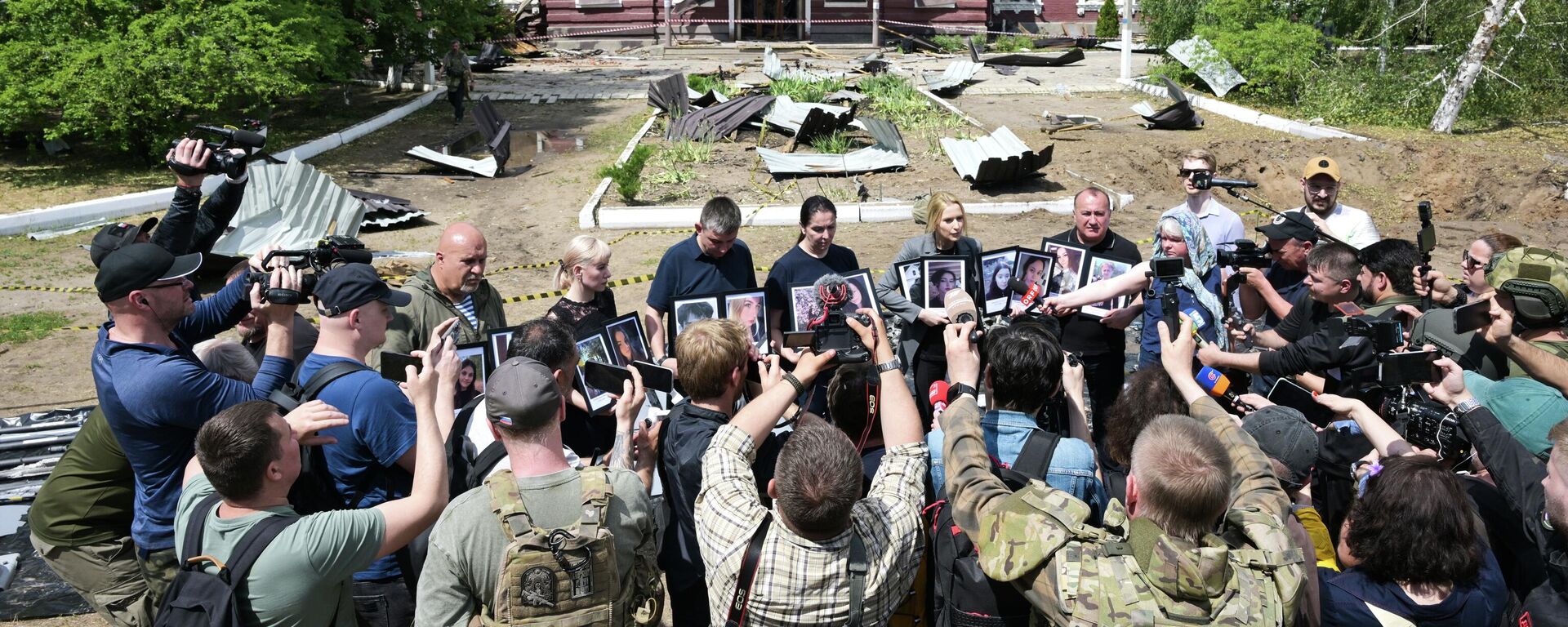 Foreign Journalists Come Face to Face With Starobelsk Tragedy - Sputnik International, 1920, 26.05.2026