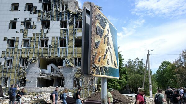 Foreign Journalists Come Face to Face With Starobelsk Tragedy - Sputnik International