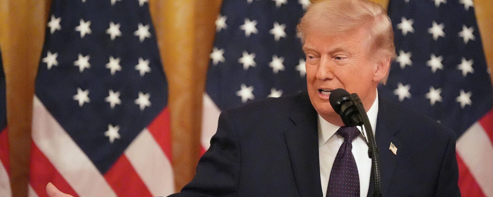 President Donald Trump speaks during the swearing in of Kevin Warsh as Chairman of the Federal Reserve in the East Room of the White House, Friday, May 22, 2026, in Washington - Sputnik International, 1920, 25.05.2026