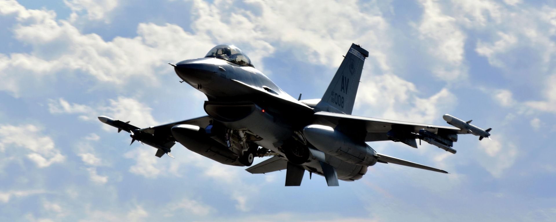 This image provided by the US Air Force, a F-16 Fighting Falcon from the 510th Fighter Squadron takes off during Red Flag 24-1 at Nellis Air Force Base, Nevada, on Jan 25, 2024 - Sputnik International, 1920, 16.07.2026