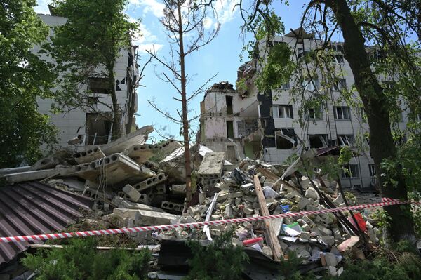 Foreign Journalists Come Face to Face With Starobelsk Tragedy - Sputnik International