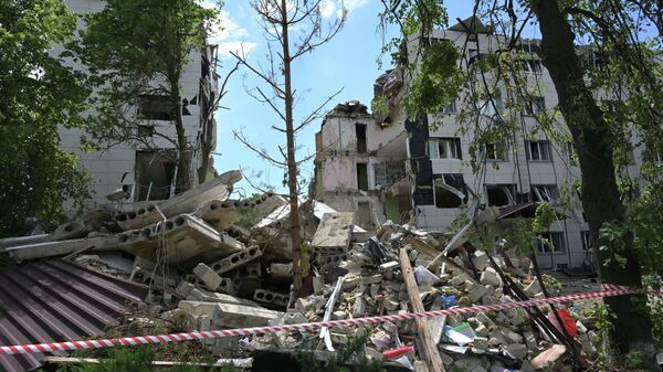Foreign Journalists Come Face to Face With Starobelsk Tragedy - Sputnik International