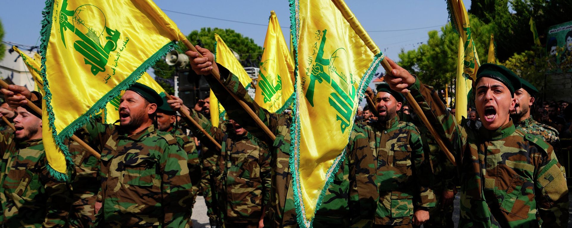 Hezbollah fighters rise their group's flag and shout slogans, as they attend the funeral procession of Hezbollah fighter, Bilal Nemr Rmeiti, who was killed by Israeli shelling, during his funeral procession in Majadel village, south Lebanon, Sunday, Oct. 22, 2023 - Sputnik International, 1920, 27.06.2026