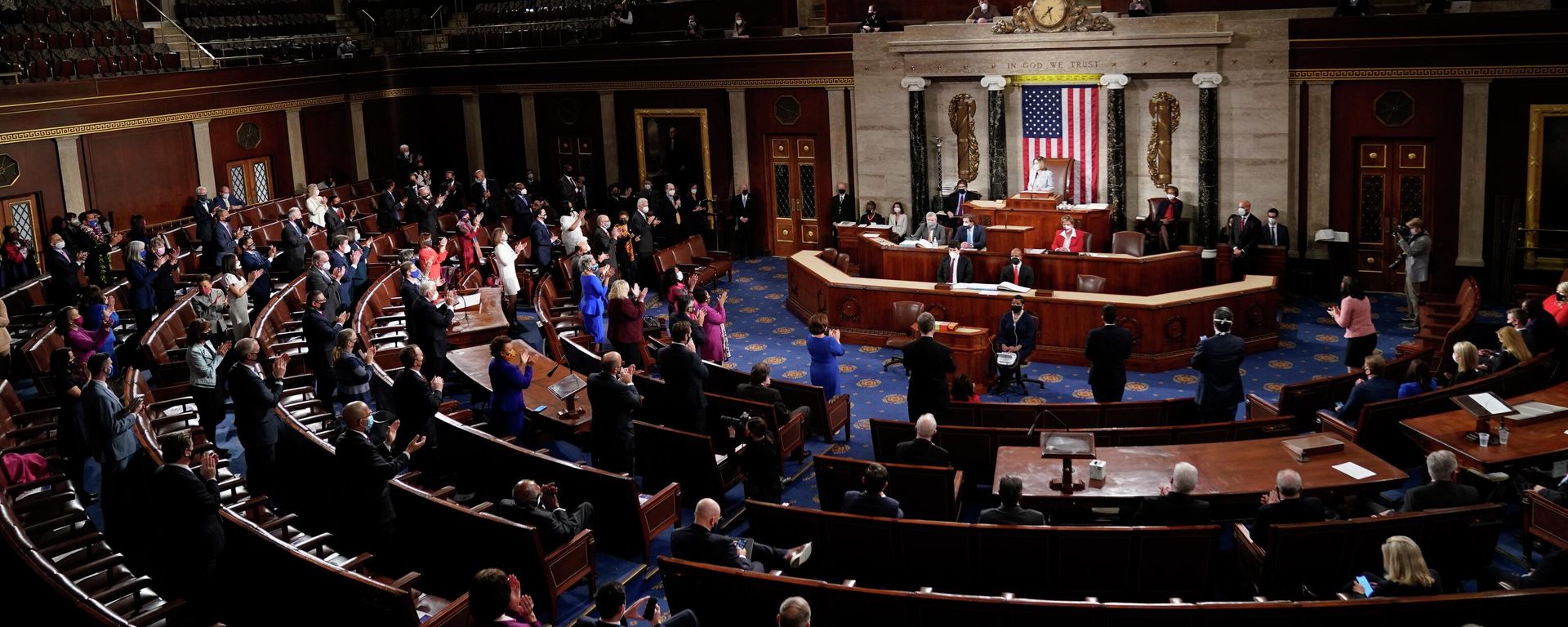 House Speaker Nancy Pelosi administers the oath to members of the 117th Congress at the US Capitol in Washington, Sunday, Jan. 3, 2021 - Sputnik International, 1920, 24.06.2026