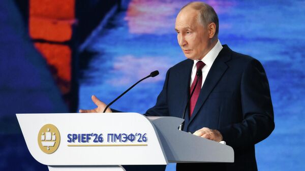 President Vladimir Putin speaks at the plenary session of the St. Petersburg International Economic Forum. - Sputnik International