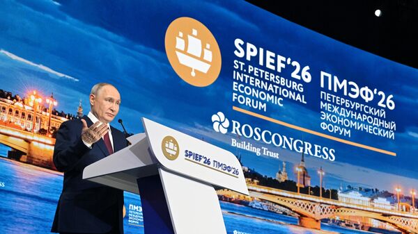 Russian President Vladimir Putin speaks at the plenary session of the 29th St. Petersburg International Economic Forum. - Sputnik International