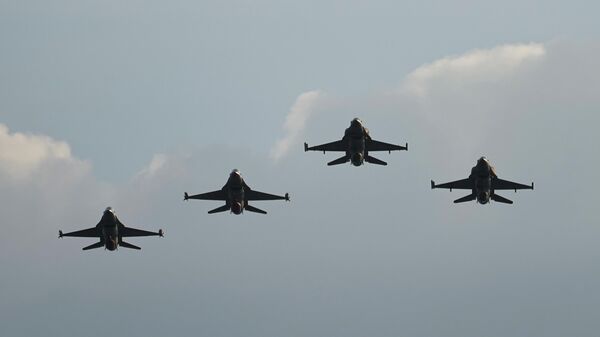Israeli Air Force F16 fighter jets perform in an air show during a graduation ceremony for new pilots in Hatzerim base near the southern Israeli city of Beersheba, Wednesday, Dec. 28, 2022 - Sputnik International