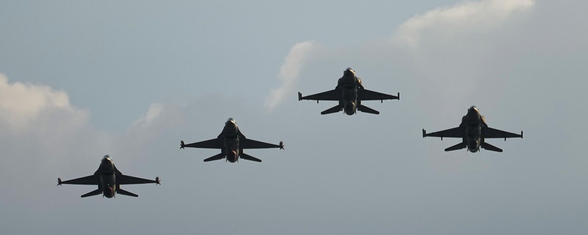 Israeli Air Force F16 fighter jets perform in an air show during a graduation ceremony for new pilots in Hatzerim base near the southern Israeli city of Beersheba, Wednesday, Dec. 28, 2022 - Sputnik International, 1920, 08.06.2026