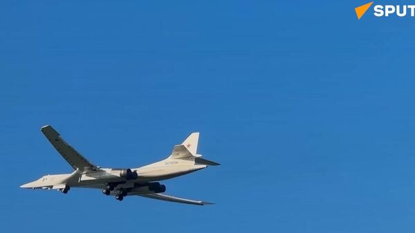 Russian strategic bombers project air power in 16-hour Arctic mission - Sputnik International