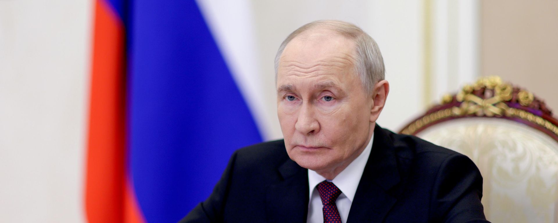 Russian President Vladimir Putin during a meeting with government members - Sputnik International, 1920, 28.07.2026