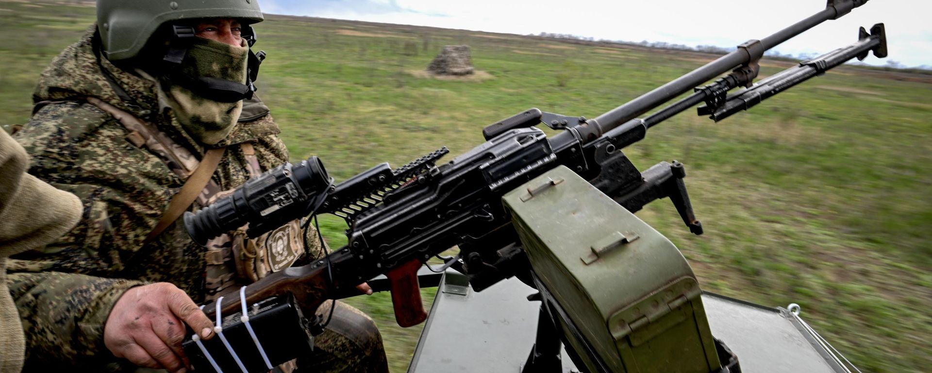 A Russian serviceman of a mobile fire unit of the Yug Group of Forces is seen at a position in the Konstantinovka sector of the front line amid Russia's military operation in Ukraine. - Sputnik International, 1920, 04.07.2026