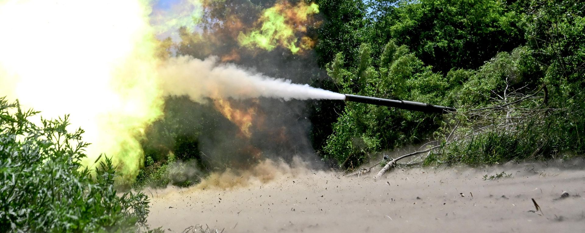 Combat operations of a T-72B3A tank from Russia's Tsentr Battlegroup on the Dnepropetrovsk region - Sputnik International, 1920, 06.07.2026