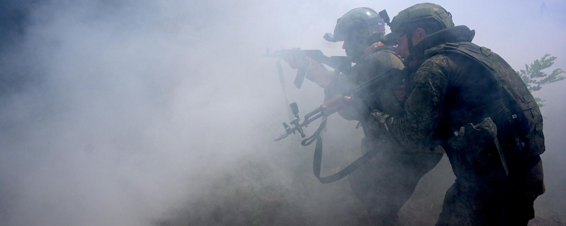 Soldiers of the 37th Motor Rifle Regiment, 25th Army, Russia's Zapad Battlegroup, conduct combat coordination training in the Lugansk People's Republic. - Sputnik International, 1920, 24.07.2026