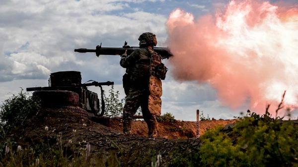 Assault units of the Volki Reconnaissance and Assault Brigade, part of the Volunteer Corps, conduct combat training in the Lugansk People's Republic. - Sputnik International