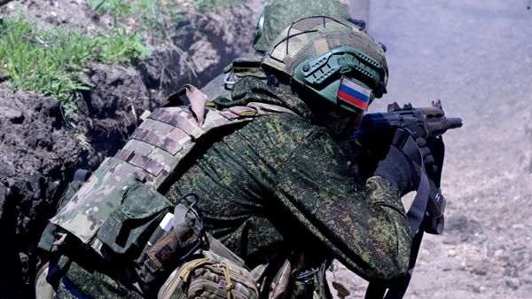 Assault troops of Russia's Zapad Battlegroup conduct combat training in the Lugansk People's Republic. - Sputnik International