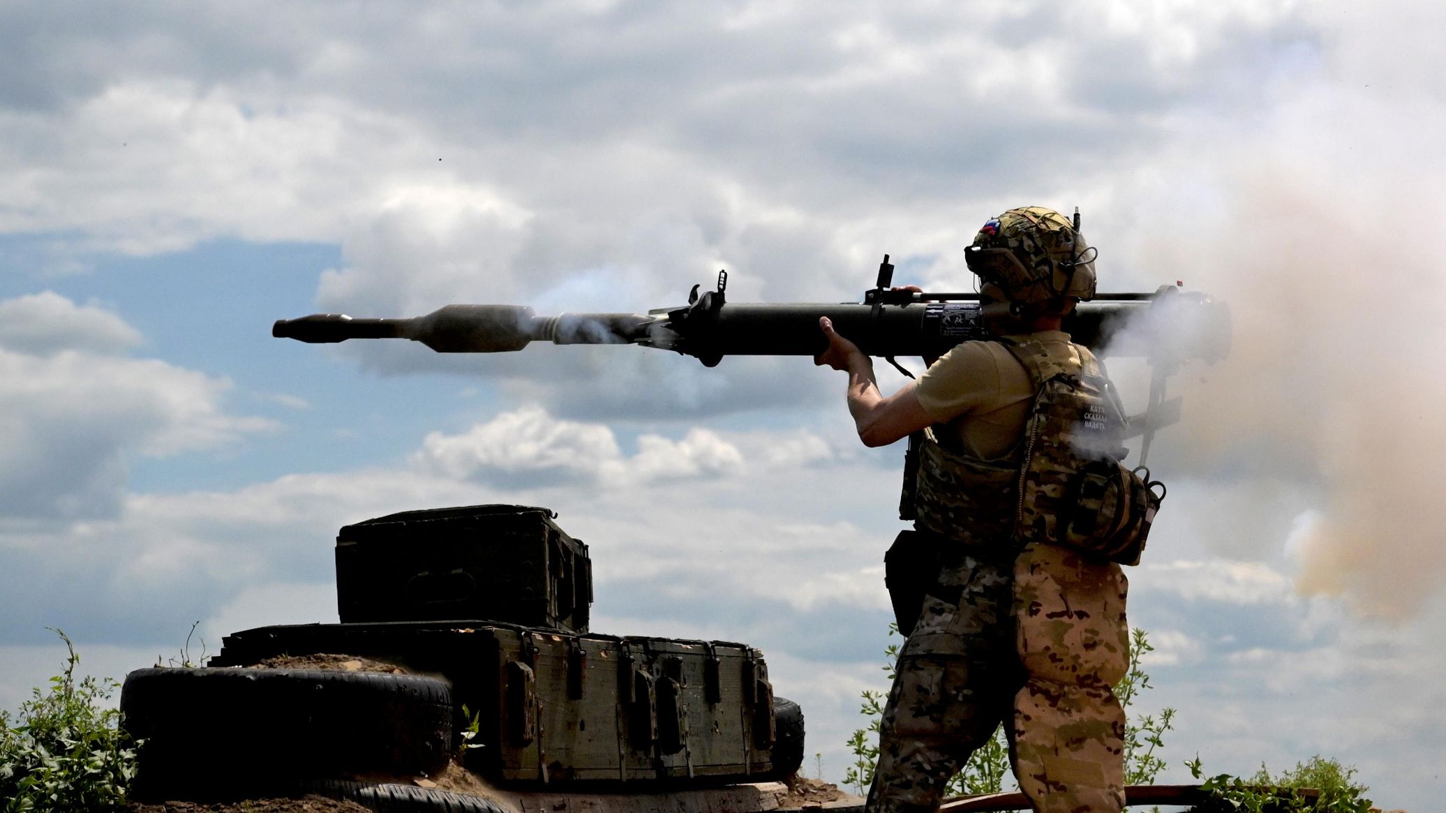 Russia`s Offensive Breaking Ukraine`s Backbone in Donbass – Expert
