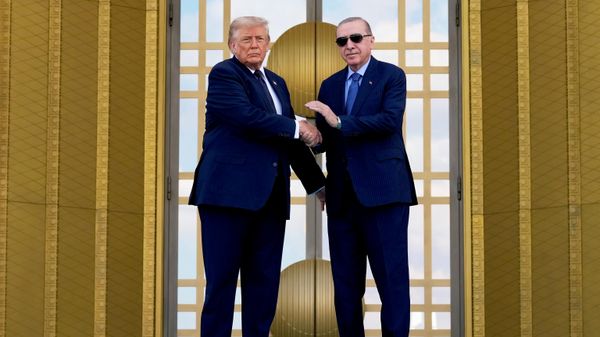 President Donald Trump shakes hands with Turkish President Recep Tayyip Erdogan at the Bestepe Presidential Palace during a formal welcome for the NATO summit in Ankara, Turkey, Tuesday, July 7, 2026. - Sputnik International