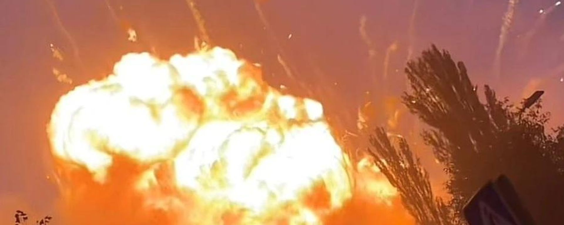 Screenshot from a social media video of explosions in Vyshnevoe, Kiev region after Russian forces struck a massive arms depot. - Sputnik International, 1920, 23.09.2026