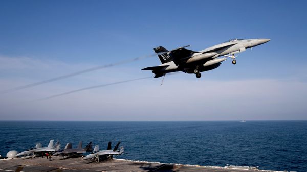 An F/A-18 Super Hornet fighter jet flies over the deck of the nuclear-powered aircraft carrier USS George Washington during joint exercises, off the coast of Argentina, Thursday, May 30, 2024 - Sputnik International