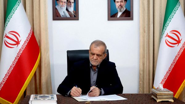Iranian President Masoud Pezeshkian signs the document of U.S. Memorandum of Understanding in Tehran, Iran, June 18, 2026. Iran's Presidential website/WANA (West Asia News Agency)/Handout via REUTERS ATTENTION EDITORS - Sputnik International