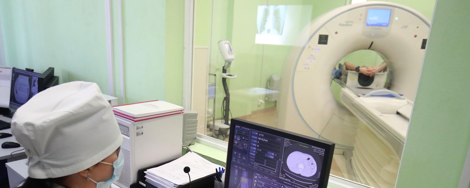 A Russian radiology technician performs a CT scan. File photo - Sputnik International, 1920, 26.07.2026
