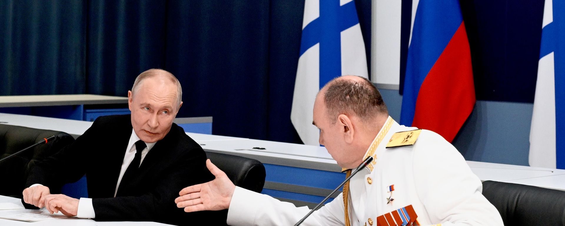 Russian President and Supreme Commander-in-Chief Vladimir Putin during a meeting with naval command at the Main Admiralty in St. Petersburg on Navy Day, July 26, 2026. Commander-in-Chief of the Russian Navy Alexander Moiseev is seen on the right. - Sputnik International, 1920, 26.07.2026