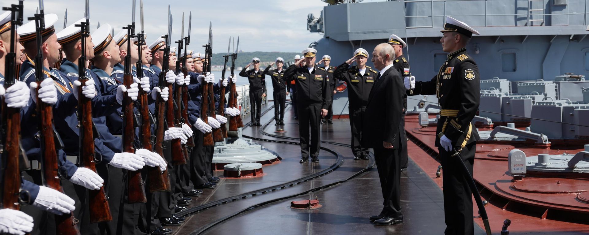 Russian President Vladimir Putin at Russian Pacific Fleet drills in Yuzhno-Sakhalinsk - Sputnik International, 1920, 12.08.2026