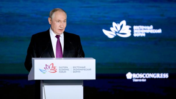 Russian President Vladimir Putin at the plenary session of the Eastern Economic Forum (EEF) Russian President Vladimir Putin at the plenary session of the Eastern Economic Forum (EEF) - Sputnik International