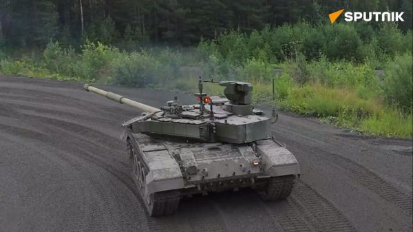 Rostec's Uralvagonzavod Sends T-90M and T-72B3M Tanks to Russian Army for Tankman's Day - Sputnik International