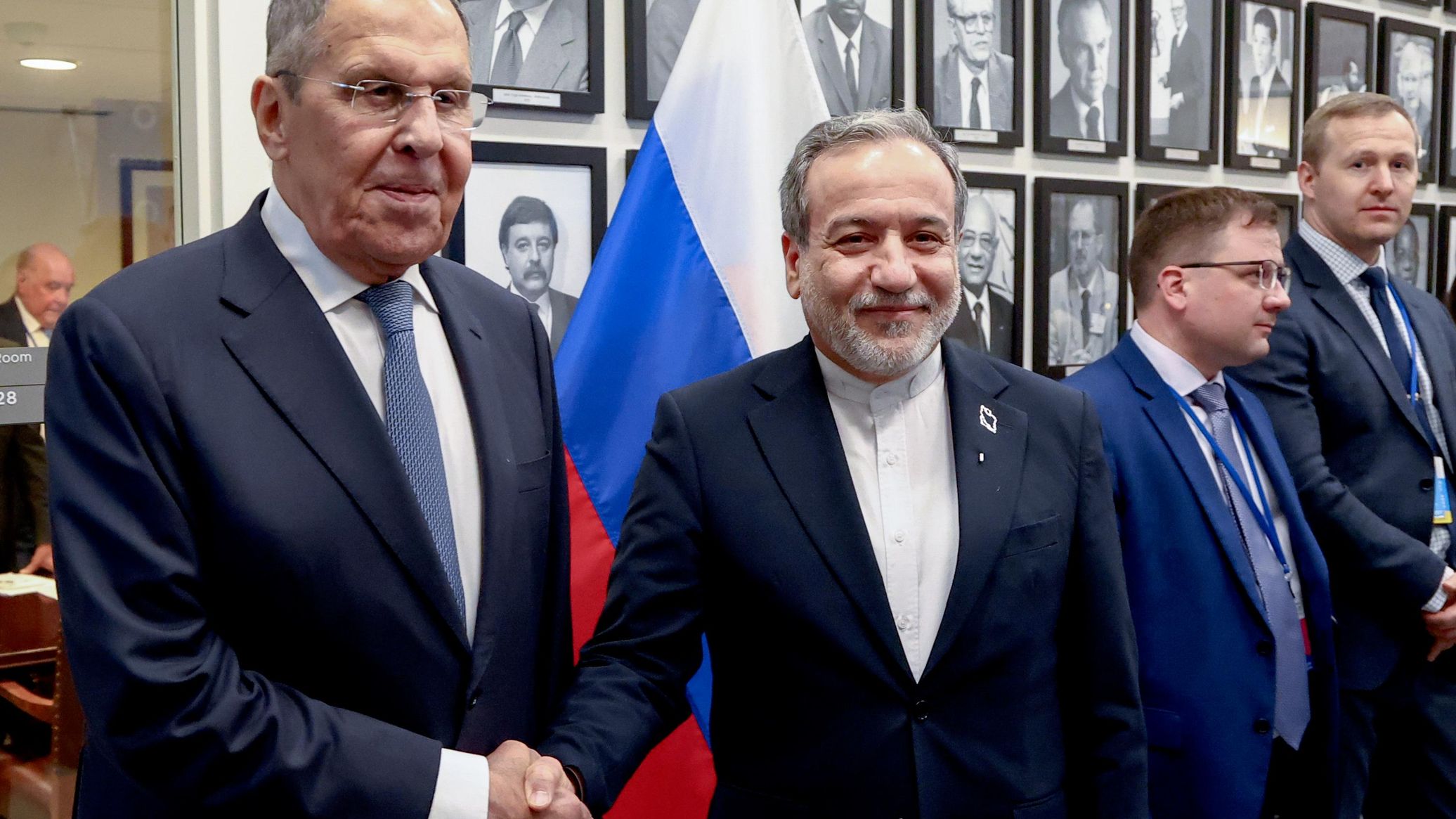 Lavrov, Araghchi Stress There is No Alternative to Diplomatic Solution to Gulf Crisis