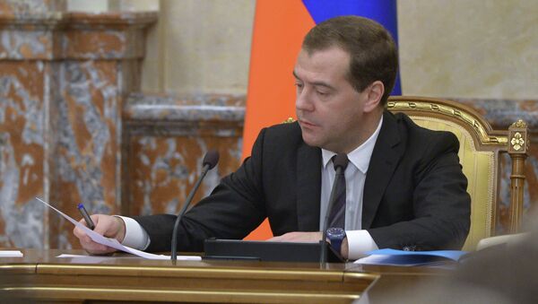 Russian Prime Minister Dmitry Medvedev has signed a decree according to which a $100 discount will apply on export tariffs if the price for 1,000 cubic meters of gas supplies to Ukraine is $333.3 and more. - Sputnik International