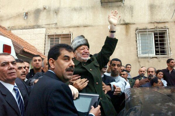 Crowds gather to wave goodbye to Yasser Arafat as he leaves Palestine to receive medical treatment in Paris two weeks before he died on November 11, 2004 - Sputnik International