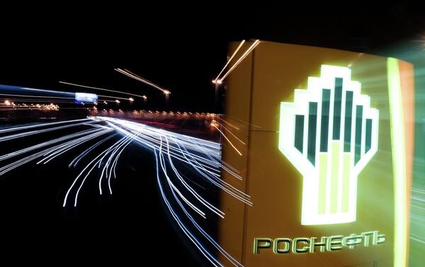 The sign of a Rosneft gas station in Moscow - Sputnik International