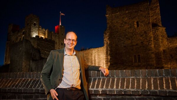 King of the castle? Tory-turned-UKIP MP Mark Reckless outside Rochester Castle, Kent, Britain ahead of the crucial Nov 20 by-election - Sputnik International