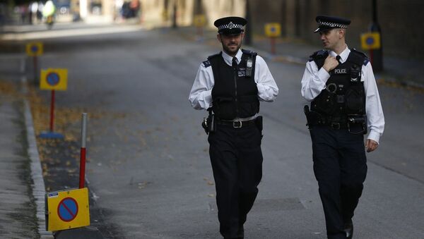 British police officers patrol the road leading to Kensington Palace - Sputnik International