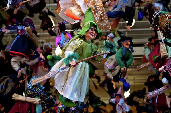 La Befana, an old woman who delivers gifts to children throughout Italy on Epiphany Eve. La Befana, an old woman who delivers gifts to children throughout Italy on Epiphany Eve. - Sputnik International