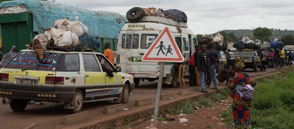 Cars line up to enter Guinea from Mali at the border in Kouremale Cars line up to enter Guinea from Mali at the border in Kouremale - Sputnik International
