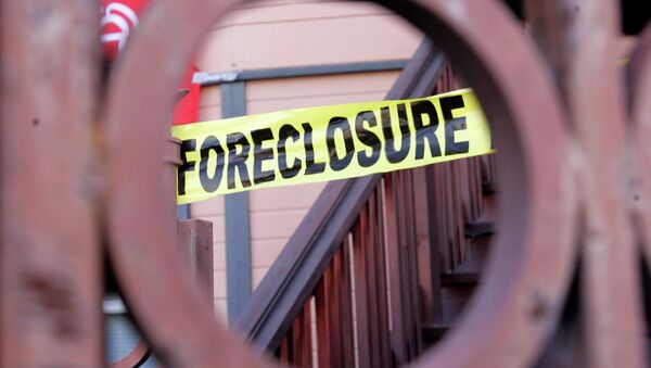 Foreclosure sign shown through a front gate of a foreclosed home in Oakland, California - Sputnik International